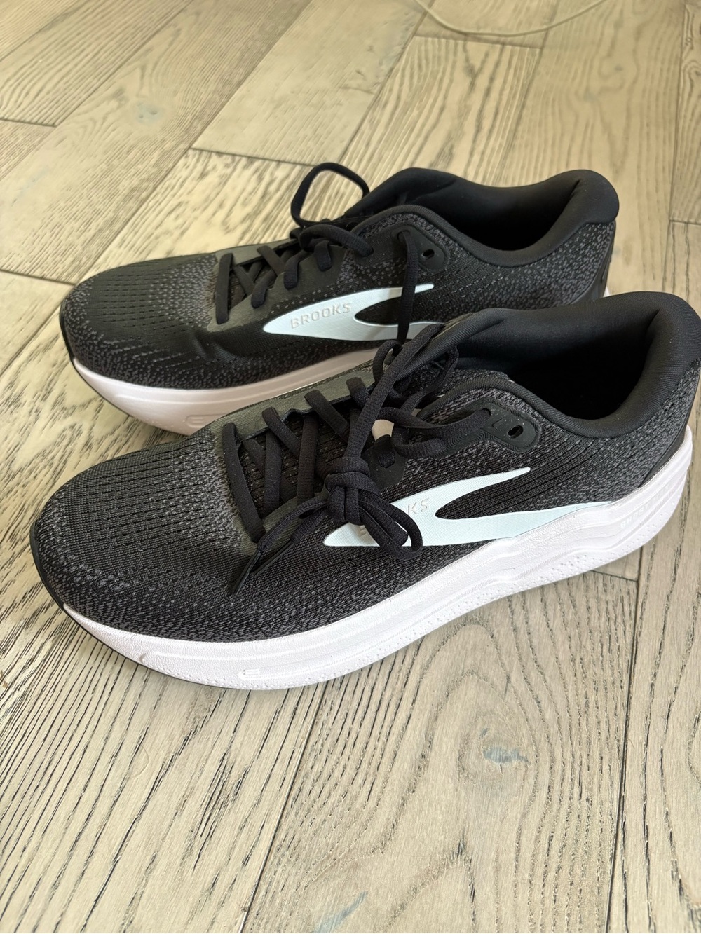 Brooks Women’s Ghost Max Running Shoes - size 10.5